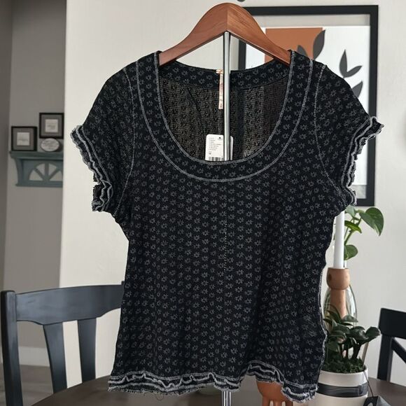 NWT Free People Garner Tee Top Black Short Sleeves Cotton M Scoop Neck Floral - Picture 5 of 8